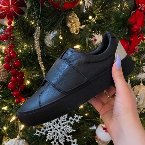 NWT Ugg Neri Sneakers - Picture 3 of 11